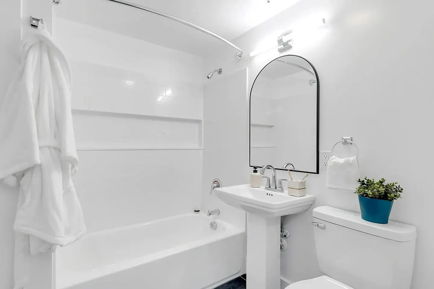 Apartment Co-GP Equity Investment Bathroom Photo