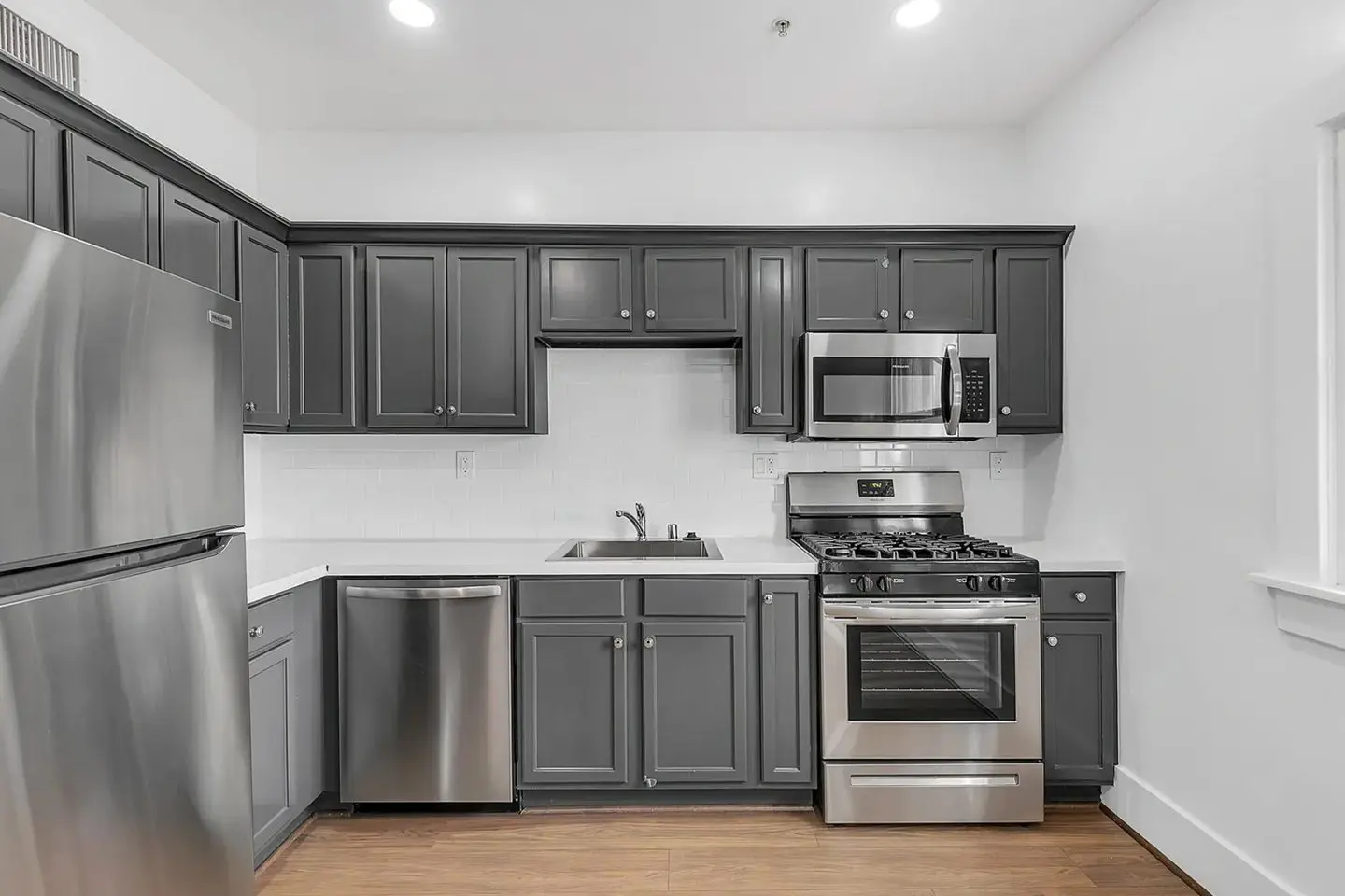 Co-Gp Equity Investment Multifamily Apartments Kitchen Photo